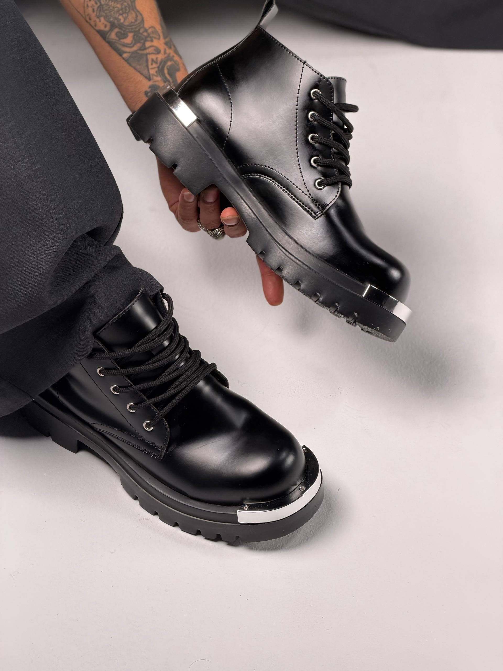 نیم بوت یراق دار